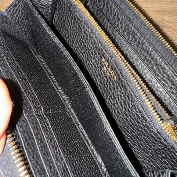 AUTHENTIC PRADA ZIPPER WALLET - Picture 5 of 7